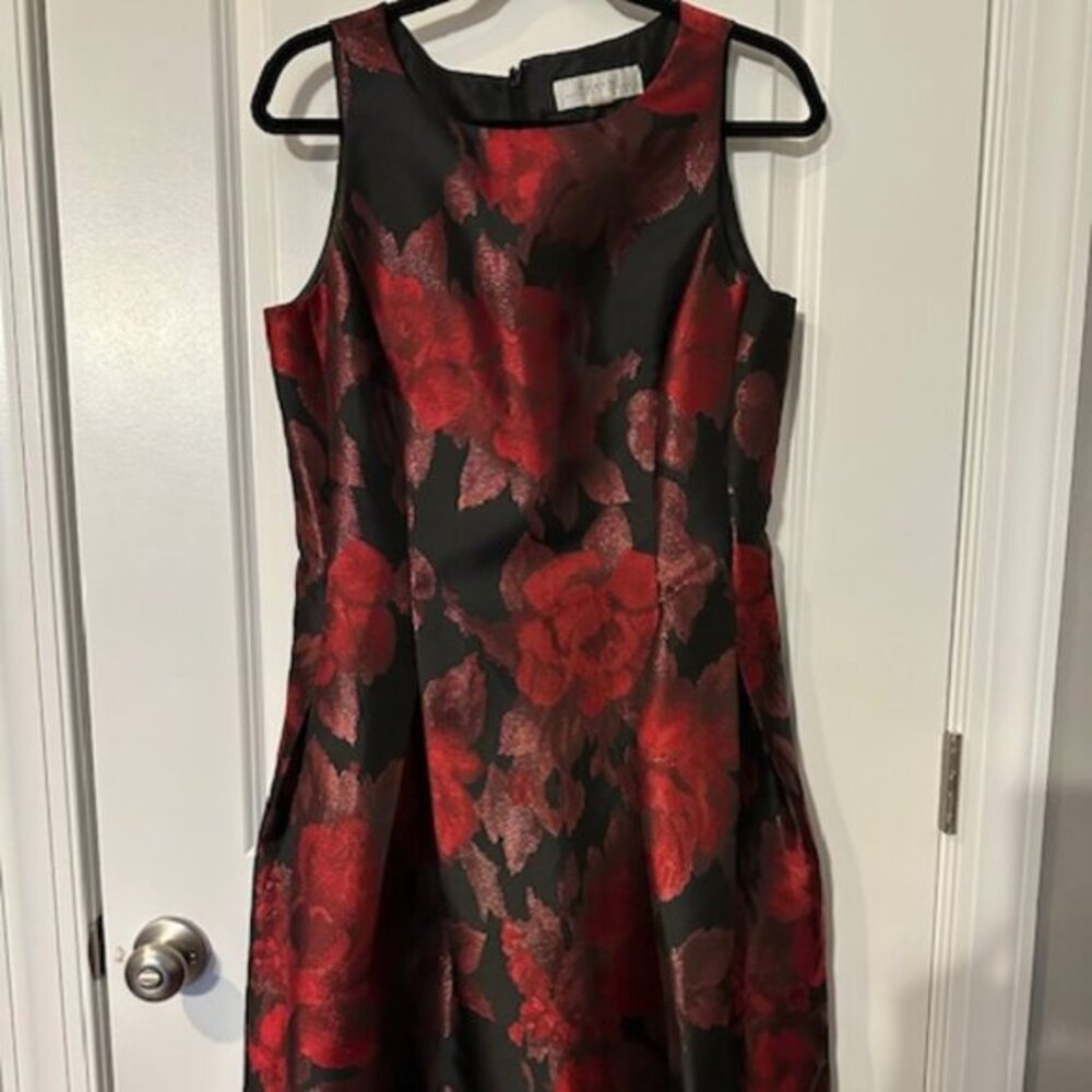 TAHARI ASL RED AND BLACK METALLIC FLORAL FORMAL DRESS.  SIZE 10